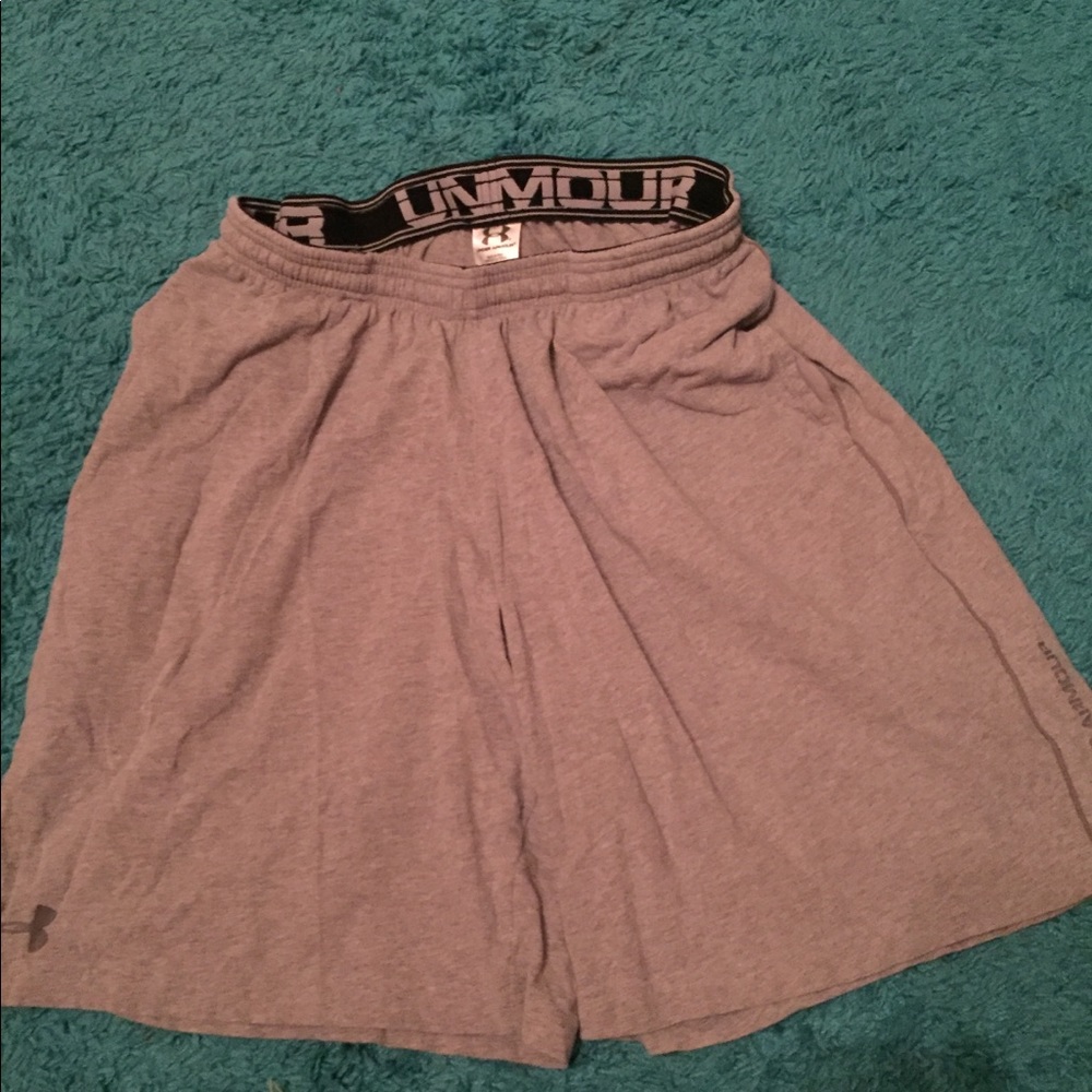 Men’s under armour shorts size Medium